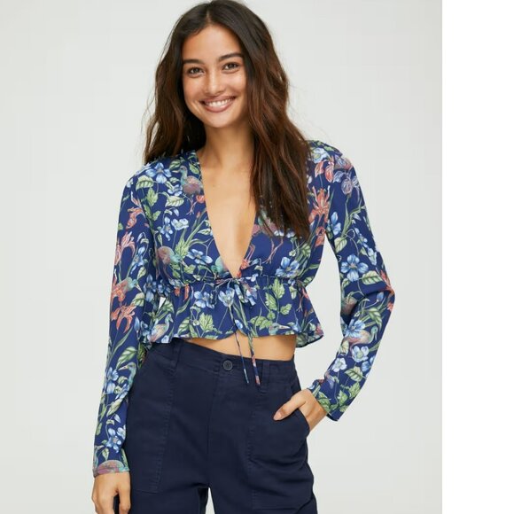 Sunday Best Aritzia Crop Front Tie Kimberly Long Sleeve Blouse Green - Picture 2 of 16